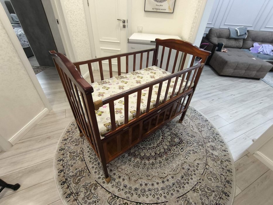 Продам детскую кроватку