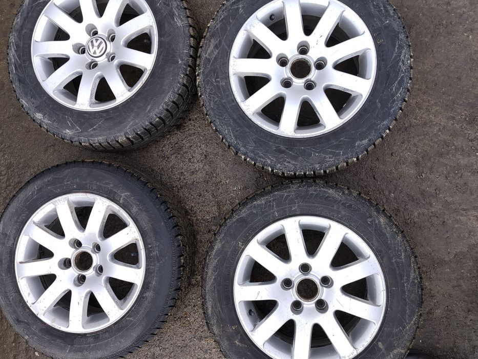 Anvelope de iarna  195/65/R15.