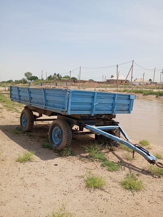 Mtz 80traktori yurib turgan traktor