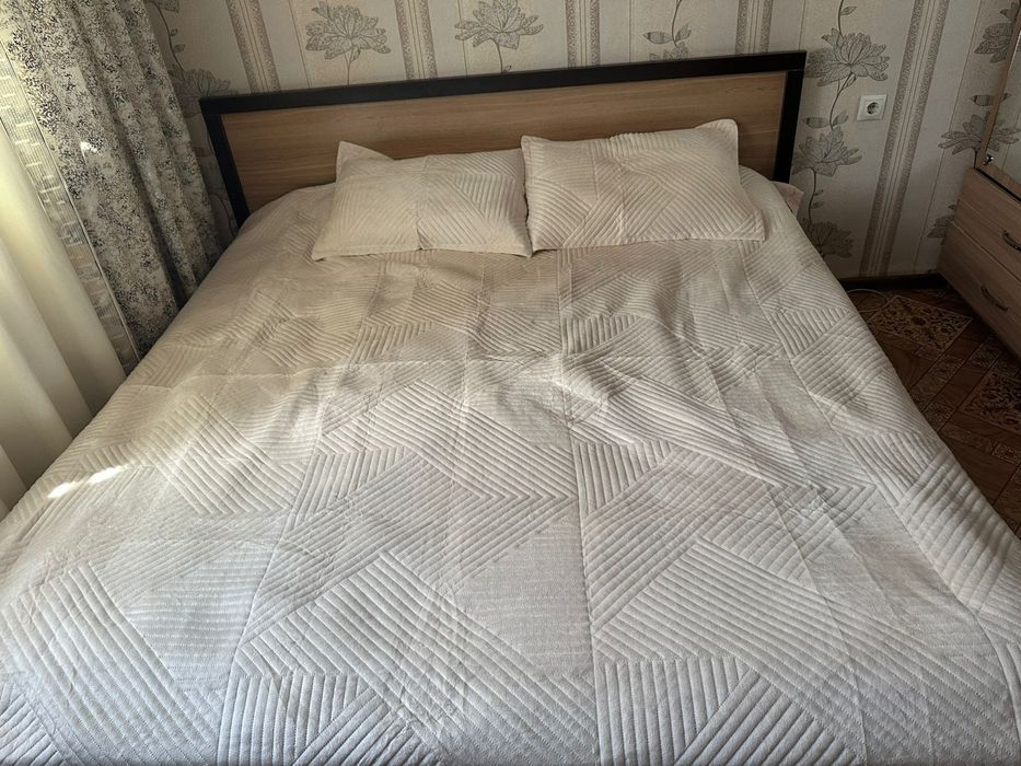 Двухспальный кровать