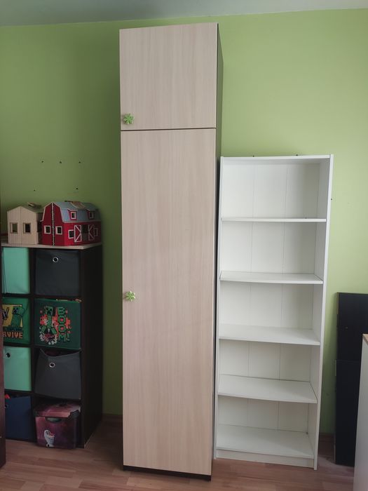 Продавам висок единичен гардероб 240х50х50