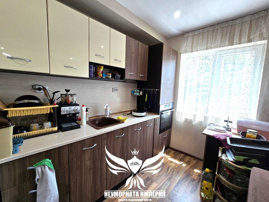 Продавам тристаен апартамент с площ от 68кв.м. на първи етаж с 1/2 от двор 315кв.м. в гр.Асеновград, квартал Зъбче - снимка 2
