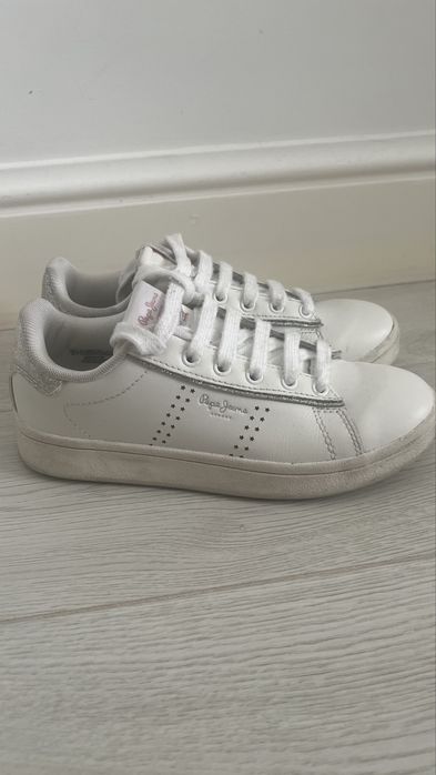 Продам кеды кожанные на девочку