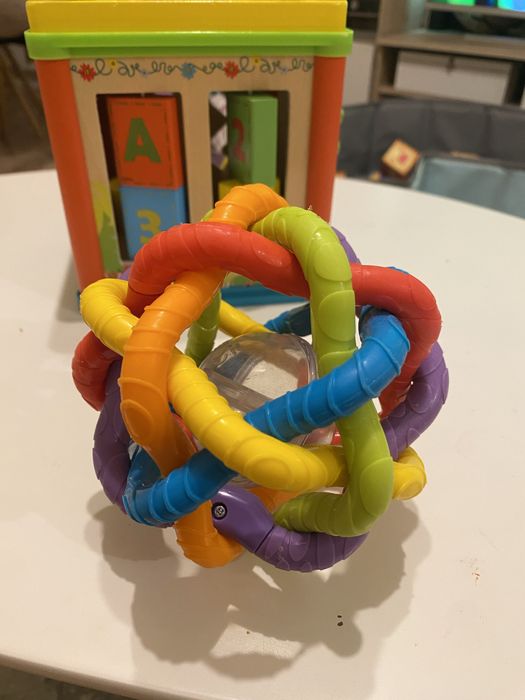 Дървен интерактивен куб