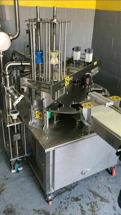 ПРОДАЁТСЯ  Упаковичны Фвсовичны Тара плостикивы апарат 12 500 d