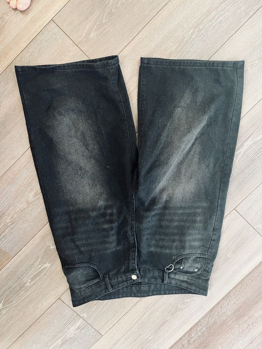 Flared jeans, baggy jeans, baggy jorts