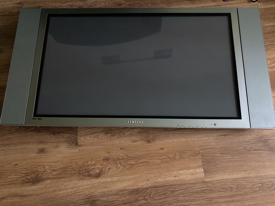 Tv Samsung plus suport perete