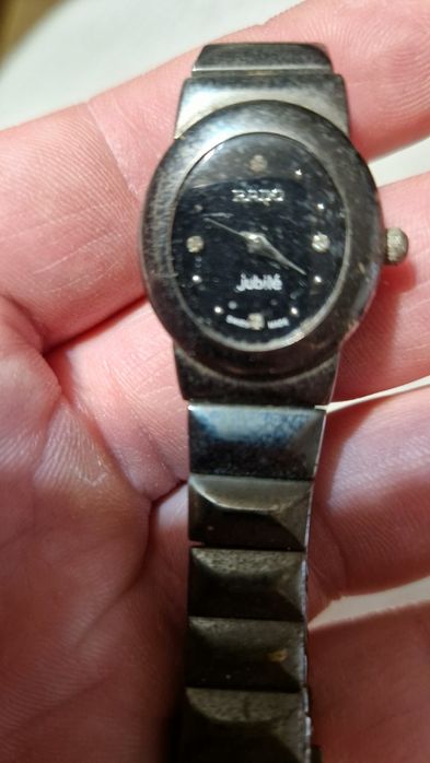 Часовник Q&Q с светещи стрелки