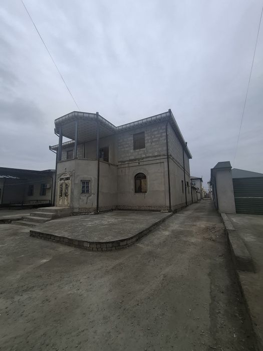 Зудлик билан 2 этаж уй сотилади.