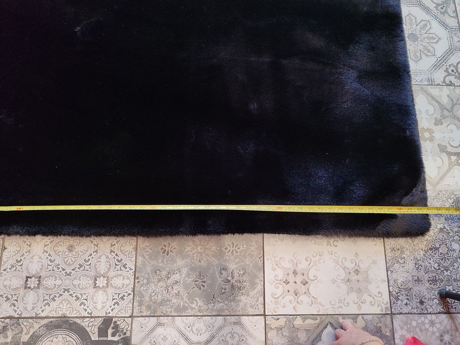 Нов плюшен черен килим