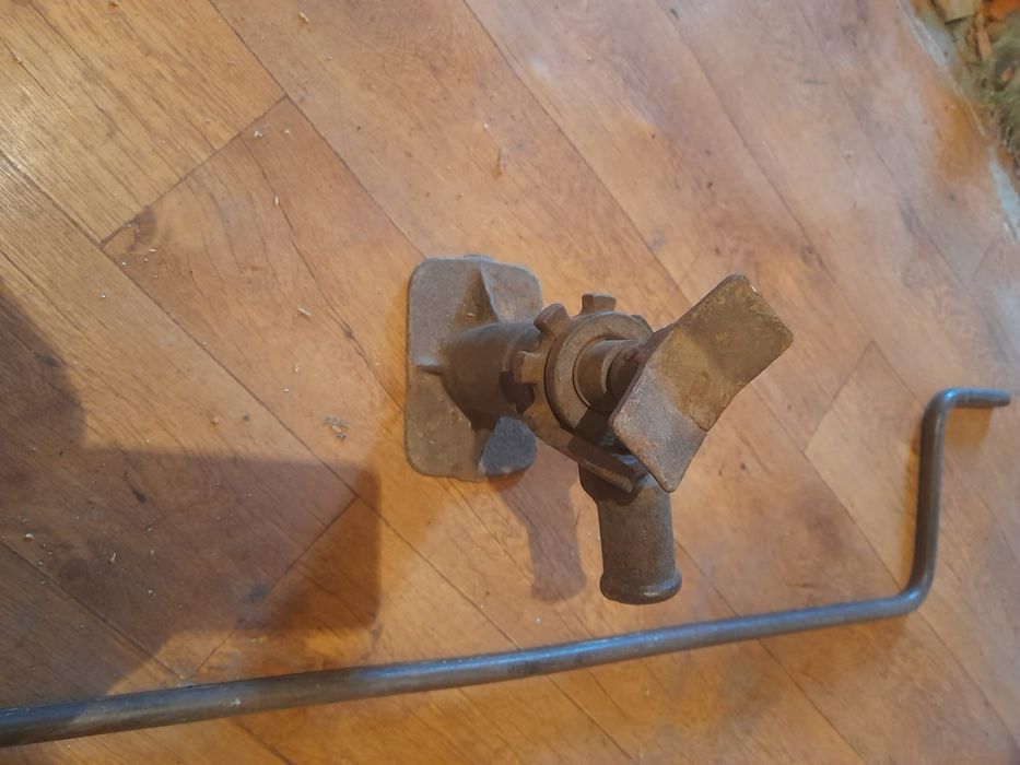 значок уаз продам