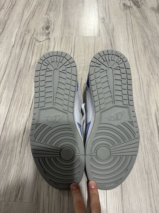 Air Jordan 1 Retro High OG "Hyper Royal" sneakers