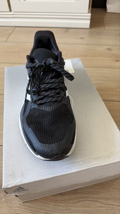 Продам кроссовки Adidas