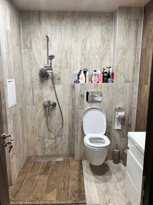 Продава се Тристаен апартамент в Асеновград - 73 кв.м за 1370 €/кв.м - Снимка #2