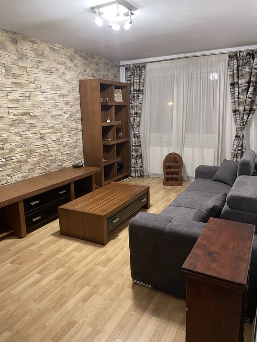 Apartament 3 camere + loc de parcare de inchiriat