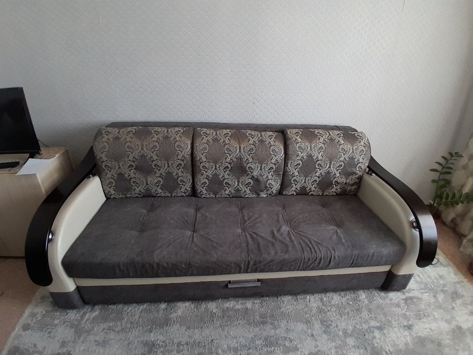 Продам диван срочно