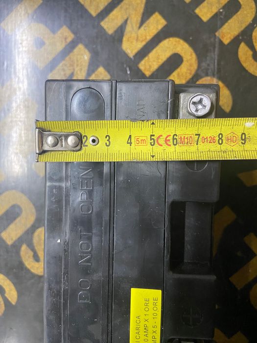 Suzuki GSR на части