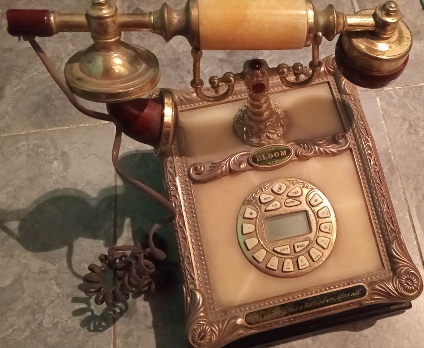 Интерьерные ретро телефон