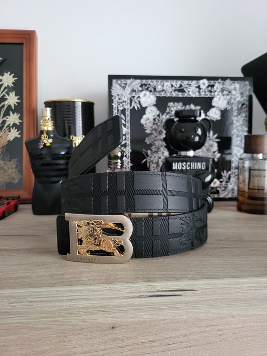 Curea Burberry cu 2 fete