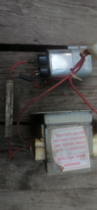 Vând 2 transformatoare microunde