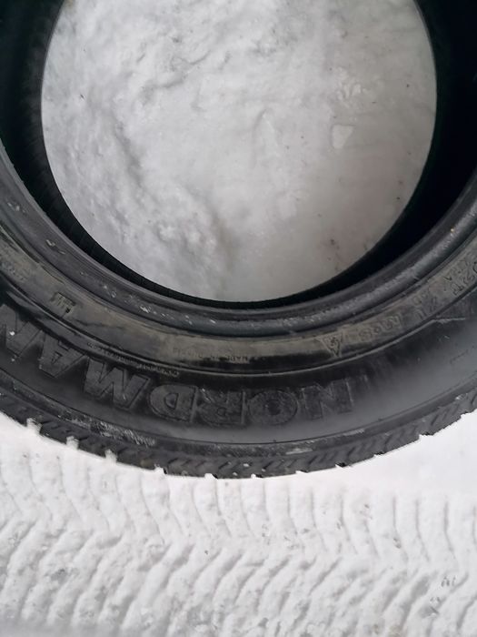 Продам зимнюю резину.