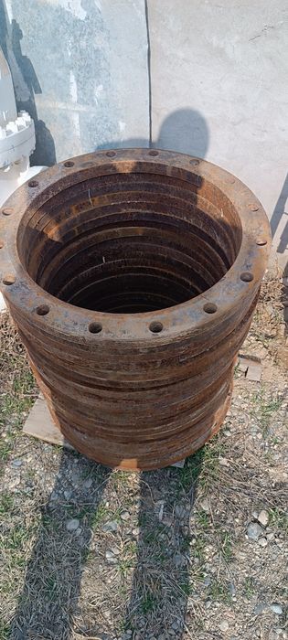 Флянцы стальные 350 и 450 диаметр