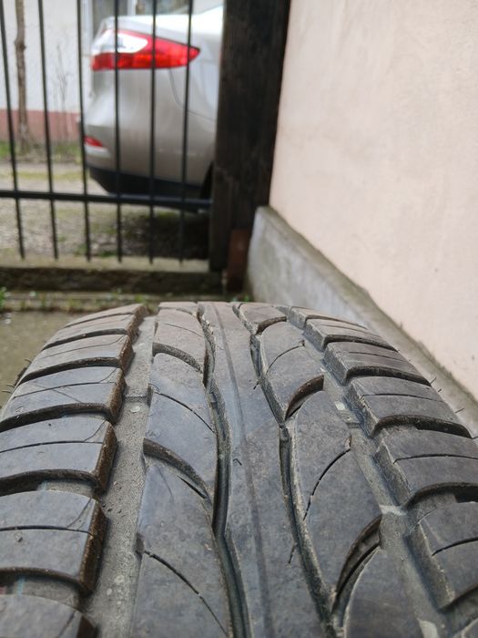 Vând 4 cauciucuri 205 65 15  vara Debica