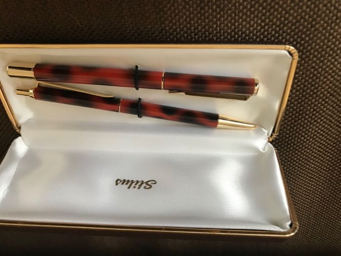 Продавам чисто нови маркови комплекти с химикали