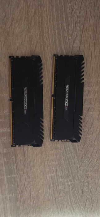 Corsair VENGEANCE RGB 32GB (2x16GB) DDR4 3000MHz CL16