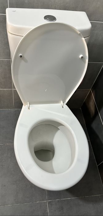 Унитазы 2 штуки