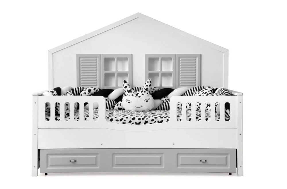 Монтесори сандвич легло с декоративни рафтчета