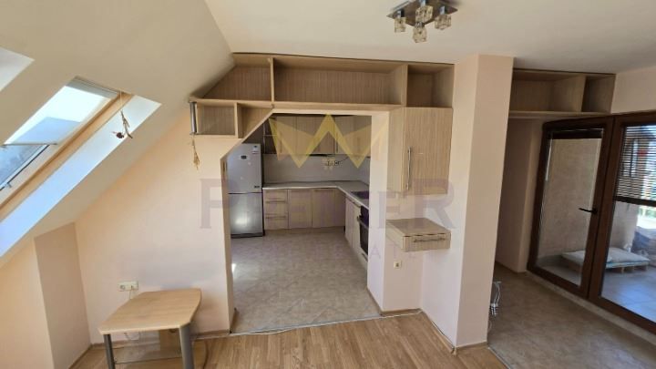 Продава се Тристаен апартамент в Варна, Цветен квартал - 77 кв.м за 1272 €/кв.м - Снимка #1