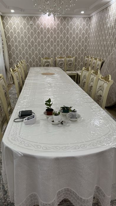 Стол для гостинный