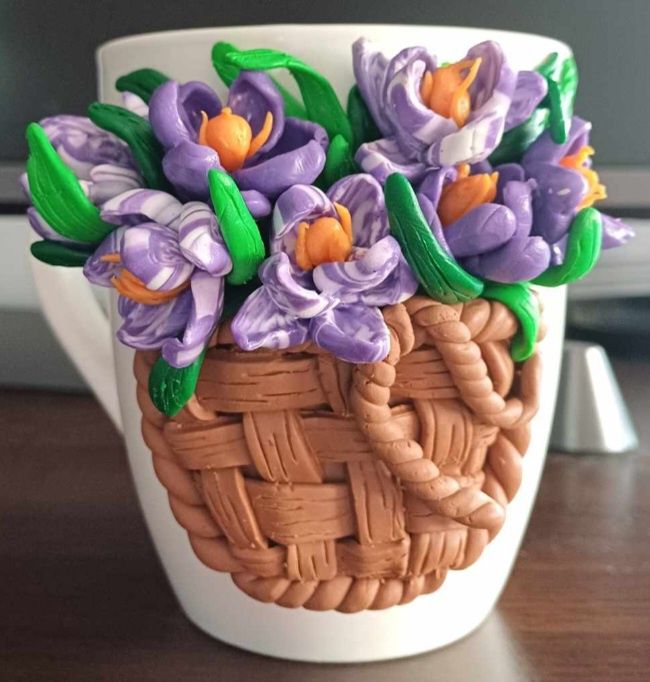 Ръчна изработка на чаши с полимерна глина и картини.