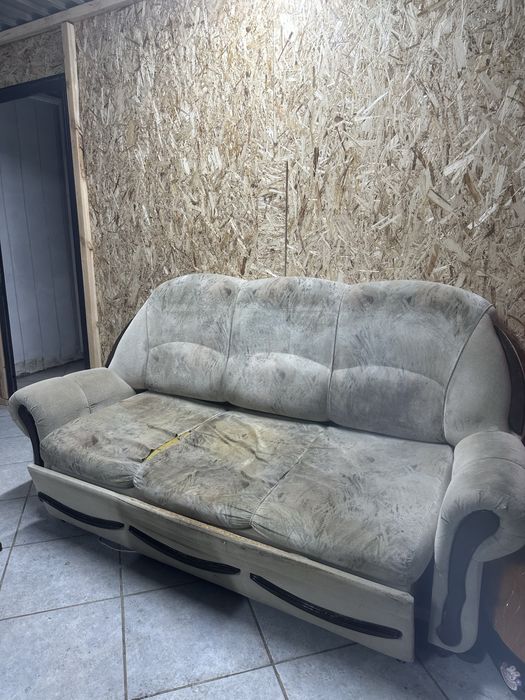 Два дивана и кресло