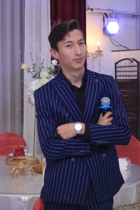 Тамада,Асаба,Ведущий.