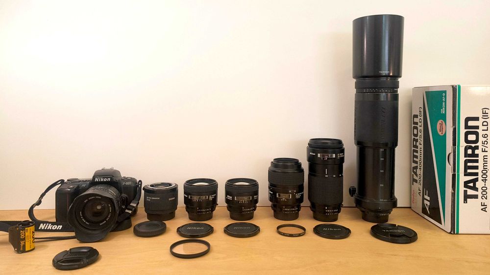 Aparat foto pe film Nikon F‑601 + Sigma 28–135mm Macro – stare foarte bună