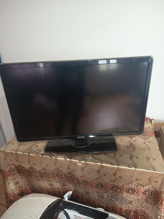 Vând TV Philips funcționează impecabil
