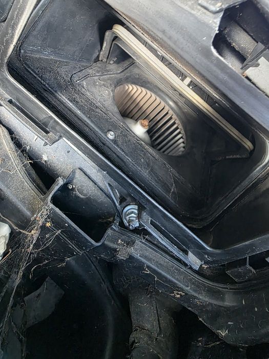 Моторче за парно на Mercedes W204