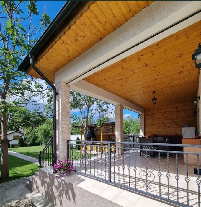 Casă eficientă energetic 240mp + 1100mp teren