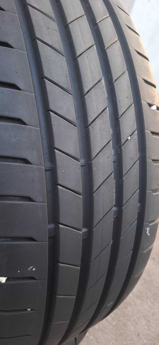2бр. 215/55/17 Bridgestone 7mm грайфер, дот 23г. Безплатен монтаж