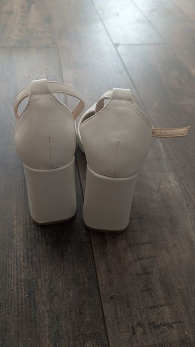Vand tocuri albe stiletto cu toc gros 36