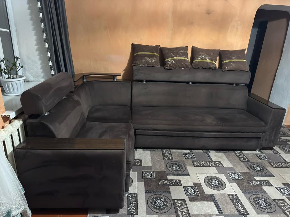 Продам дивансостояние очень хорошее.