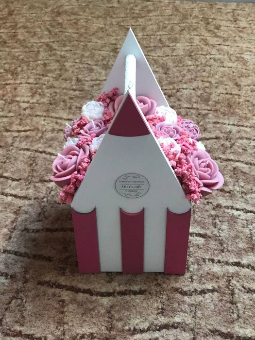 Cutie creion roz cu flori din ceară idee pt început an scolar