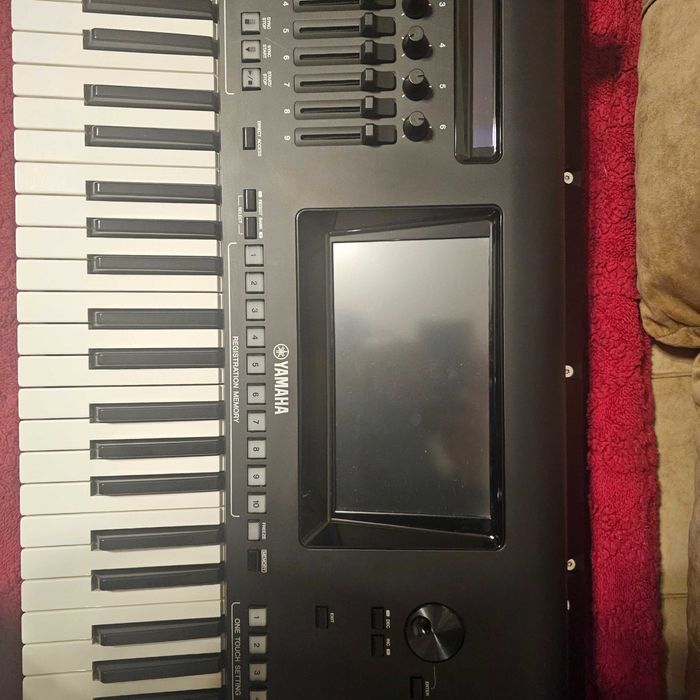 Vand sau schimb Yamaha Genos