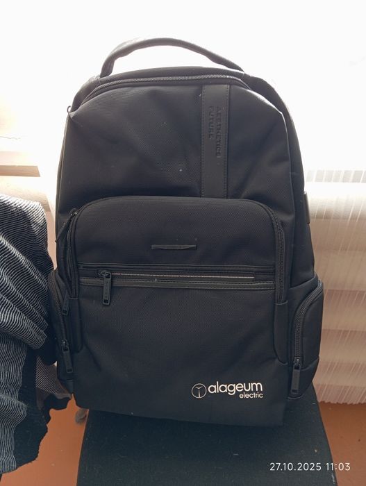 Продам новый черный рюкзак