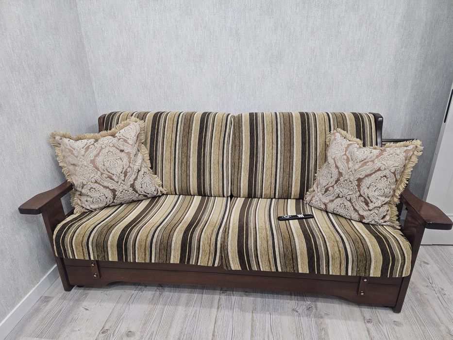 Продам спальный гарнитур , кровать