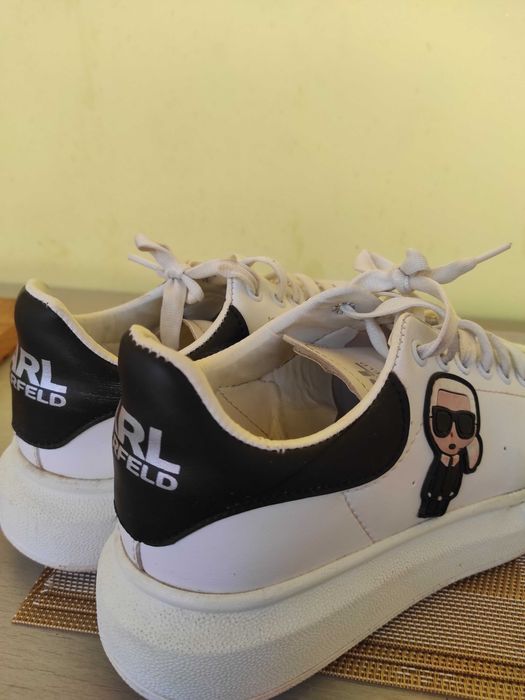 Pantofi Karl Lagerfeld sport cu logo stantat Kapri, Alb