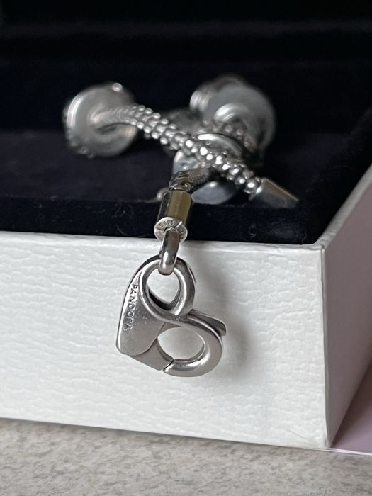 Гривна с талисмани пандора