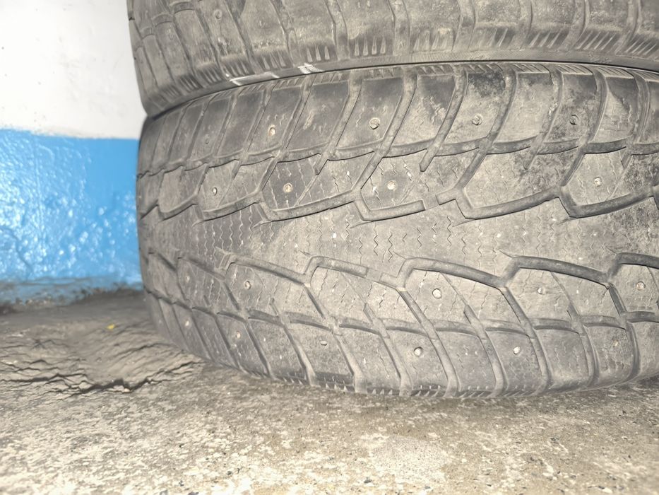 Продам зимние шины 235/45/18
